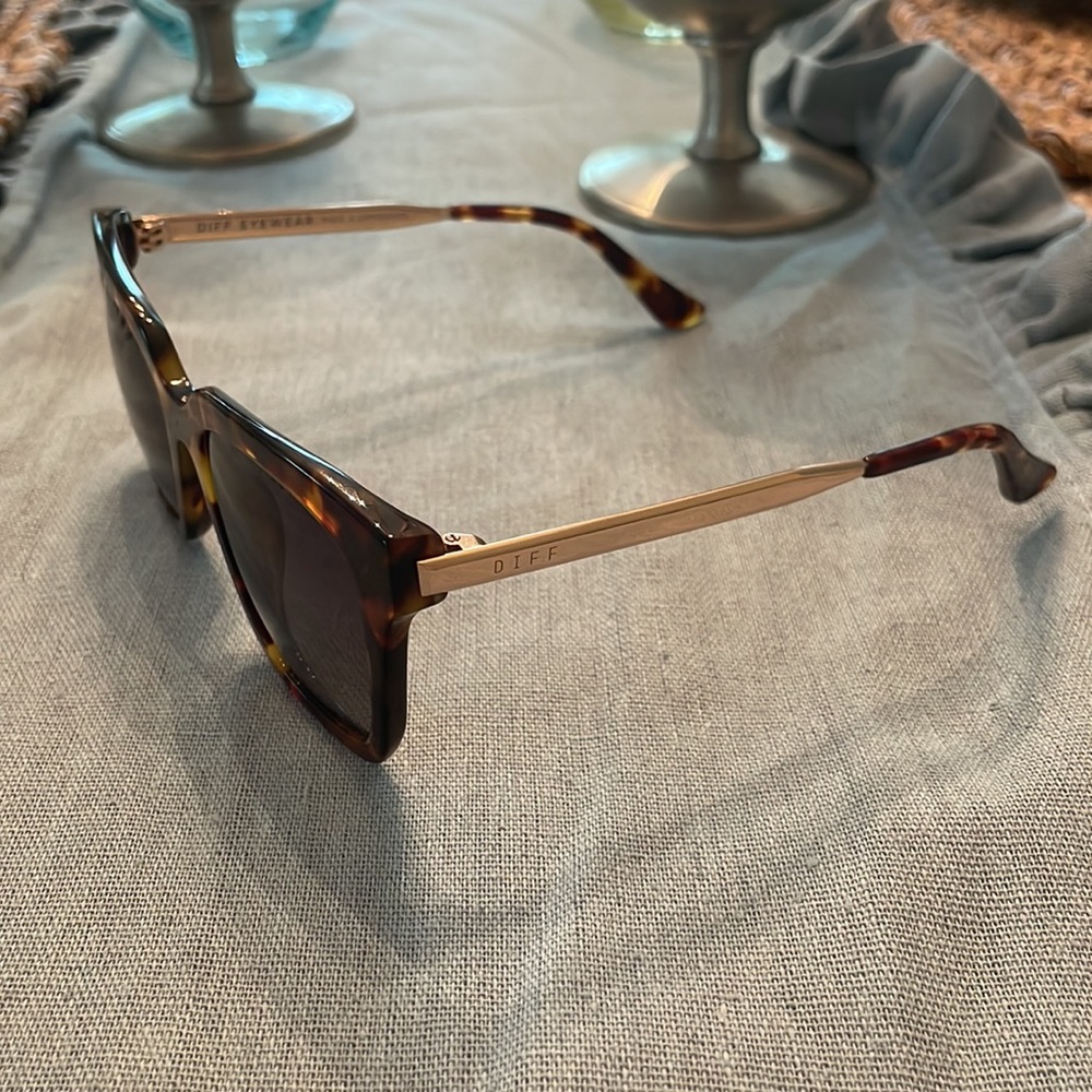 Diff Bella Sunglasses! - image 3